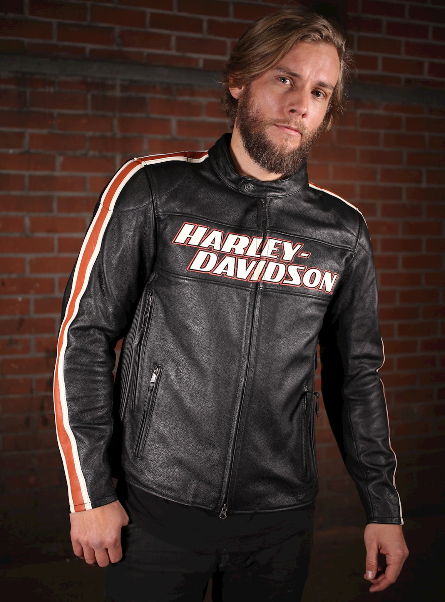 Torque clearance leather jacket