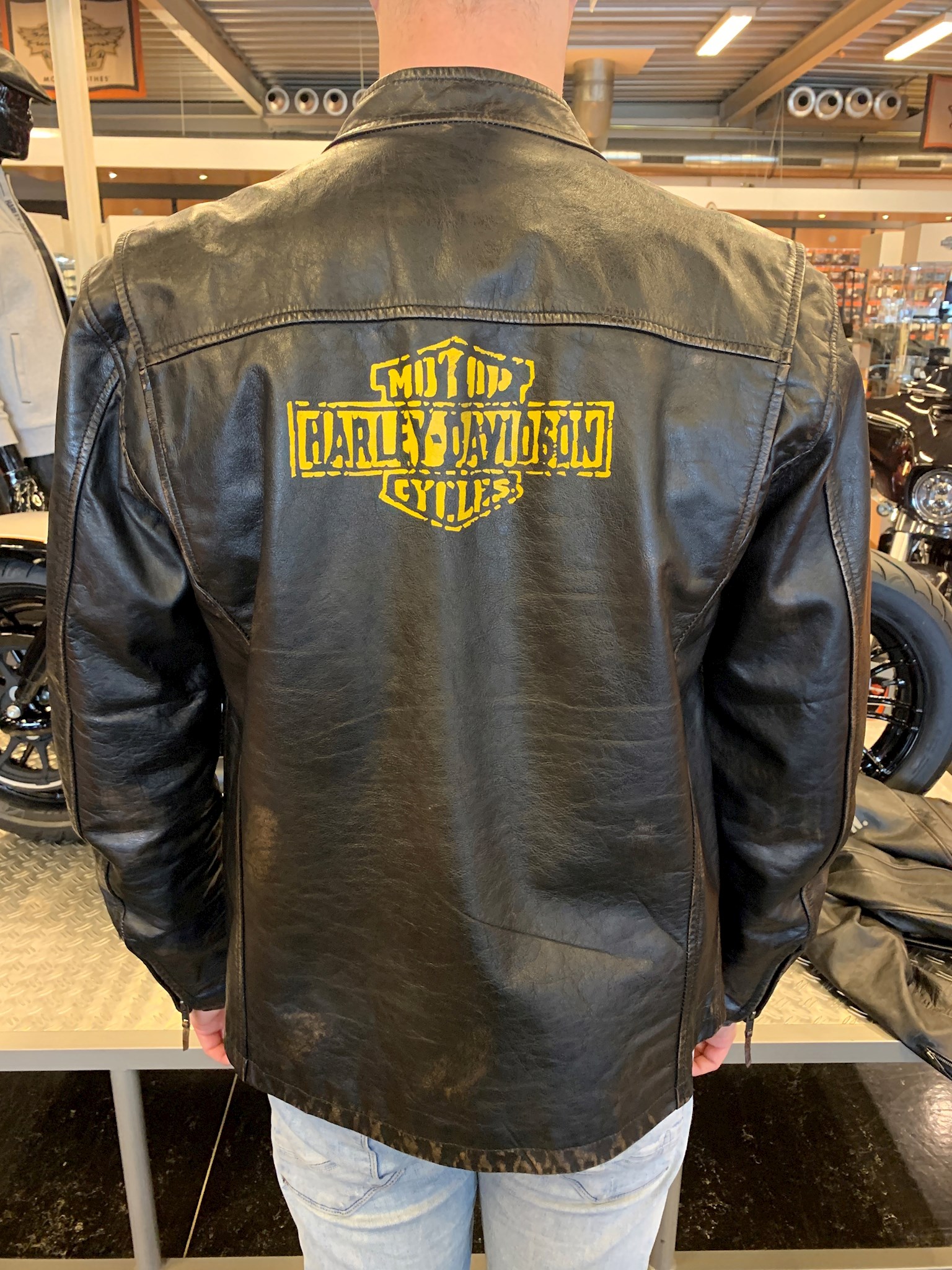 97006-18VM/000L - Harley-Davidson® Men's Forge Distressed Slim Fit